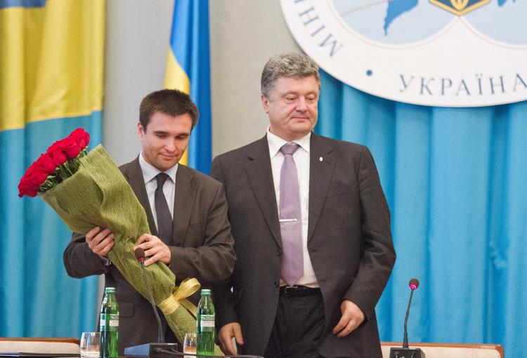 Суд обязал украинских правоохранителей завести дело против Порошенко и Климкина