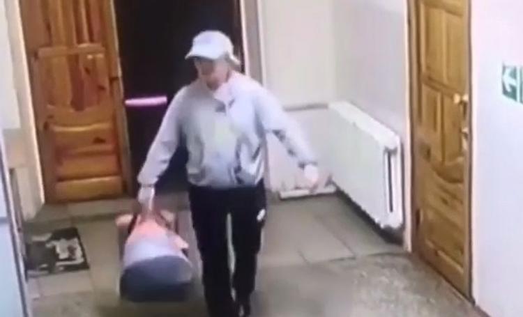Установлена личность женщины оставившей ребенка в коридоре больницы