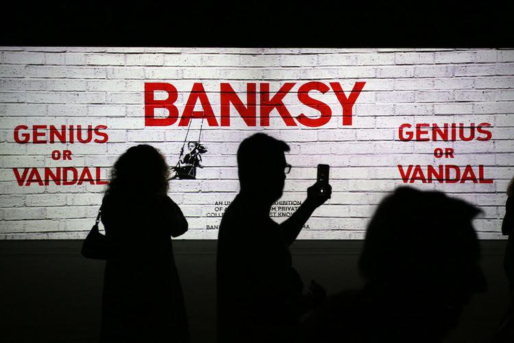 Работу Бэнкси похитили в Париже