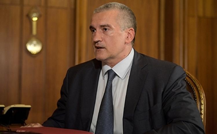 Аксенов призвал Зеленского выходить из "экранного образа" и пригласил в Крым