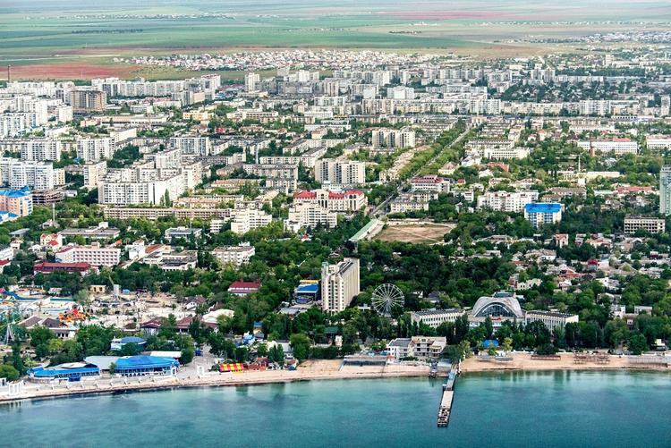Штаб «Единой России» в крымской Евпатории облили краской
