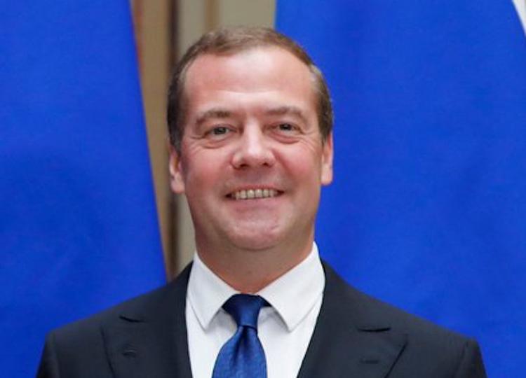 Медведев: четырехдневная рабочая неделя для ряда профессий может наступить "хоть завтра"