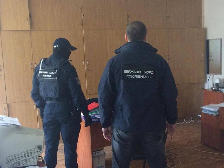 ГБР Украины проводит обыски в банке Порошенко
