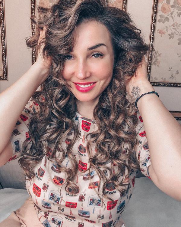 "Однажды я выйду замуж, и супруг, возможно, не разрешит мне делать такие фото", Анфиса Чехова полностью разделась