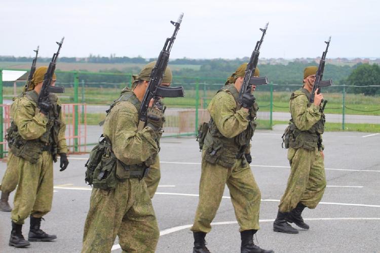 Двое российских военных получили ножевые ранения в Таджикистане