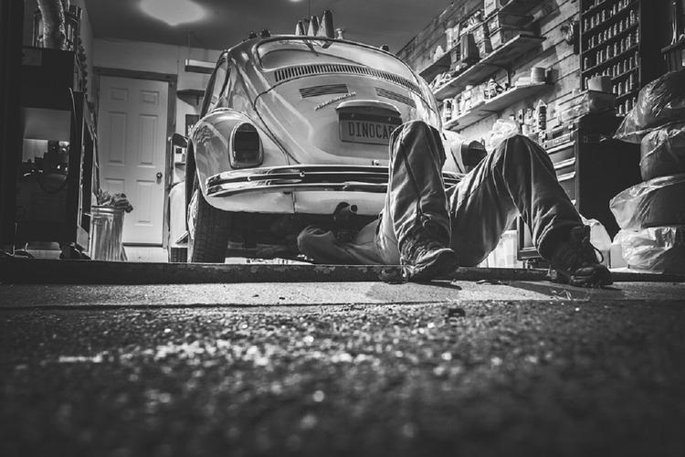 Автоэксперт рассказал, как выбирать место для заправки автомобиля
