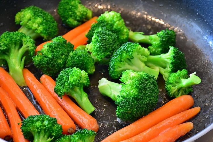 Ученые сравнили продолжительность жизни вегетарианцев и мясоедов