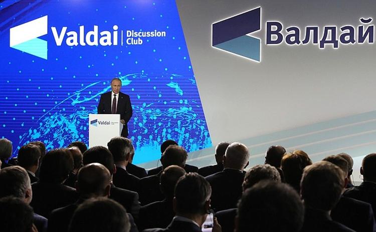 Путин призвал государственные телеканалы не выставлять Украину в невыгодном свете