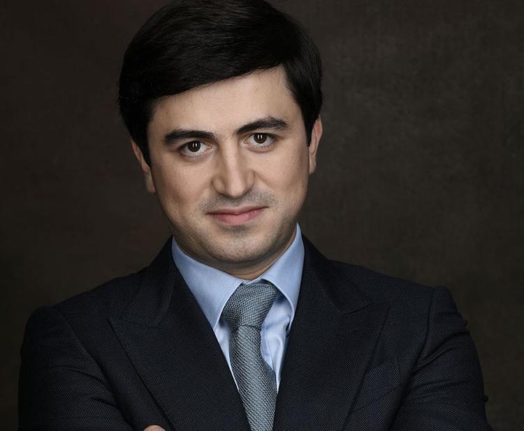 Арестованный топ-менеджер «Аэрофлота» Владимир Александров до 2004 года был Арменом Абаляном