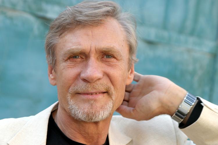 Актеру Александру Михайлову исполняется 75 лет