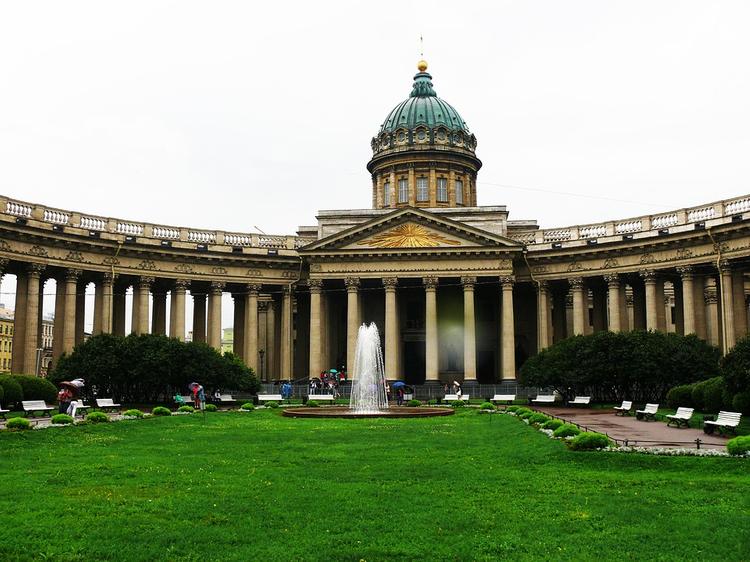 В Петербурге полиция ищет двух мужчин, надругавшихся над 21-летней американской студенткой