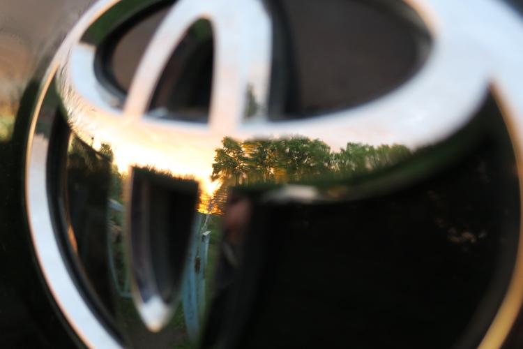 Микроавтобус Toyota опрокинулся на трассе "Лена" в Якутии. Пострадали несколько человек