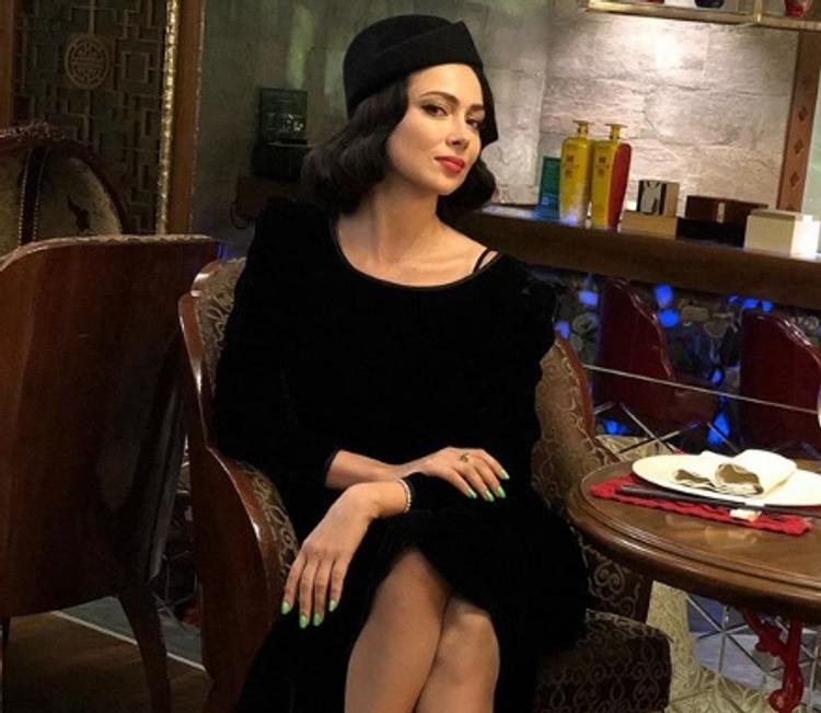 Самбурская покорила мужчин откровенными снимками в купальнике