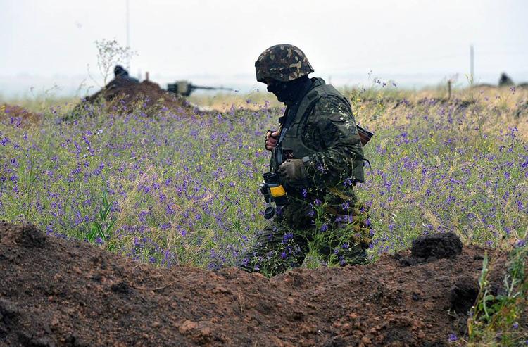 Один военнослужащий погиб в Донбассе, подорвавшись на собственной мине, сообщили в ДНР