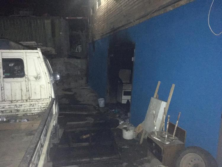 Во Владивостоке два человека погибли при пожаре на кладбище, один мужчина пострадал