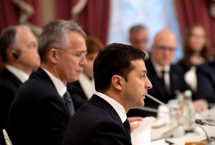 НАТО не торопится принимать Украину в свои ряды. Столтенберг напомнил Зеленскому о реформах