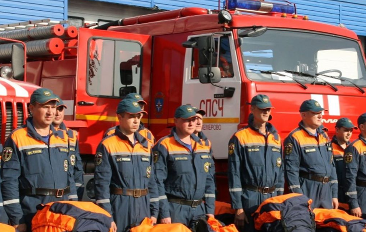 В Жуковском горит склад, пожар охватил 3,5 тысячи квадратных метров