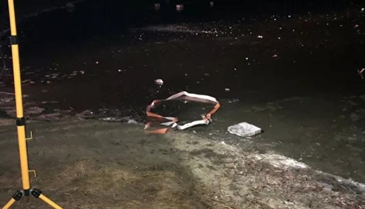 Под Саратовым двое детей провалились под лед, один погиб