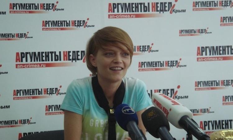 Саксофонистке Веронике Кожухаровой не дали визу в Японию выступить на концерте, поскольку она родилась в Крыму