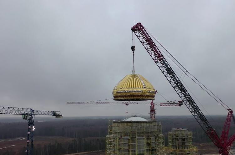 На Главный храм Вооруженных Сил РФ установлен первый купол