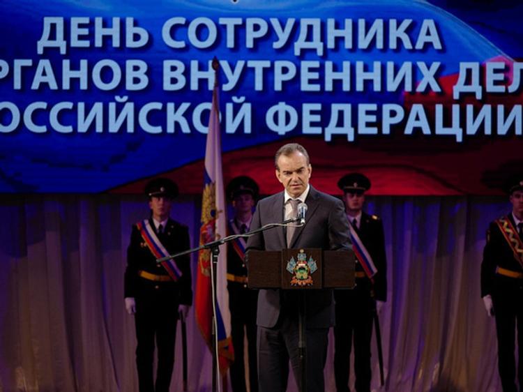 Вениамин Кондратьев поздравил полицейских с профессиональным праздником