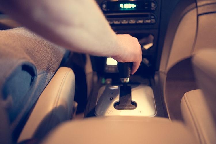 Российский авторынок в октябре упал на 5,2%