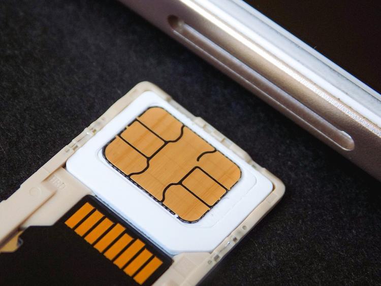 У жителя Москвы похитили более 420 тысяч рублей, перевыпустив его SIM-карту