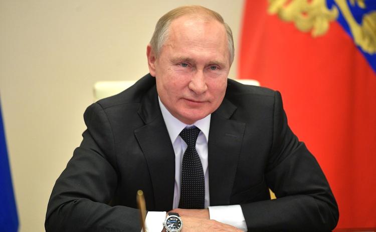 Владимир Путин обнял расплакавшуюся жительницу Петербурга