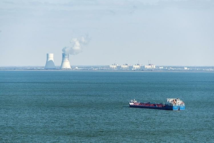 Нефтеналивной танкер поврежден при столкновении с сухогрузом в акватории Дона