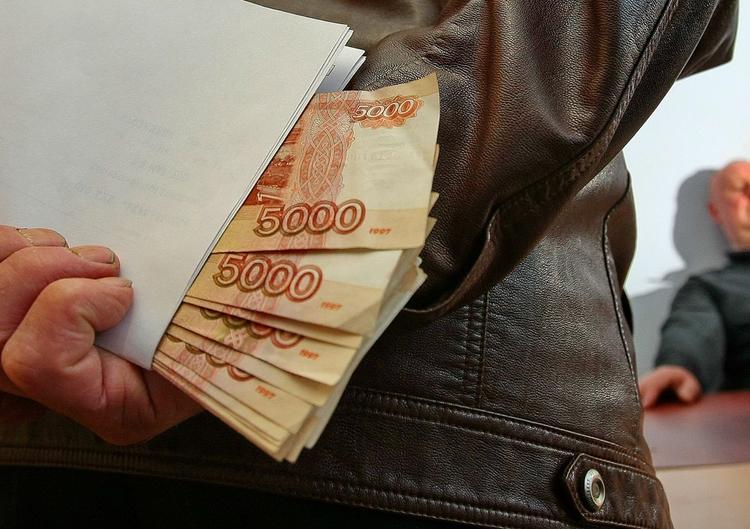 Пляски вокруг взятки, или Почему заурядное дело о грабеже тянется два года