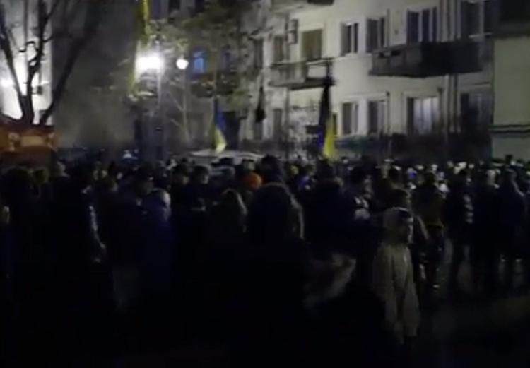 Украинцы разбили палаточный лагерь возле офиса Зеленского