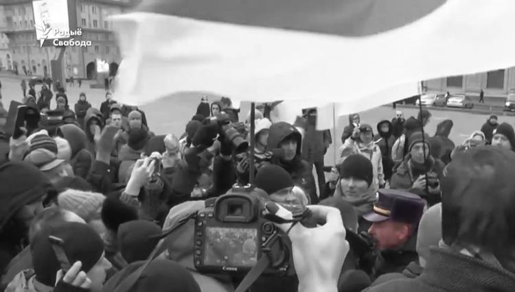Митингующие прогнали милиционера с «минского митинга»