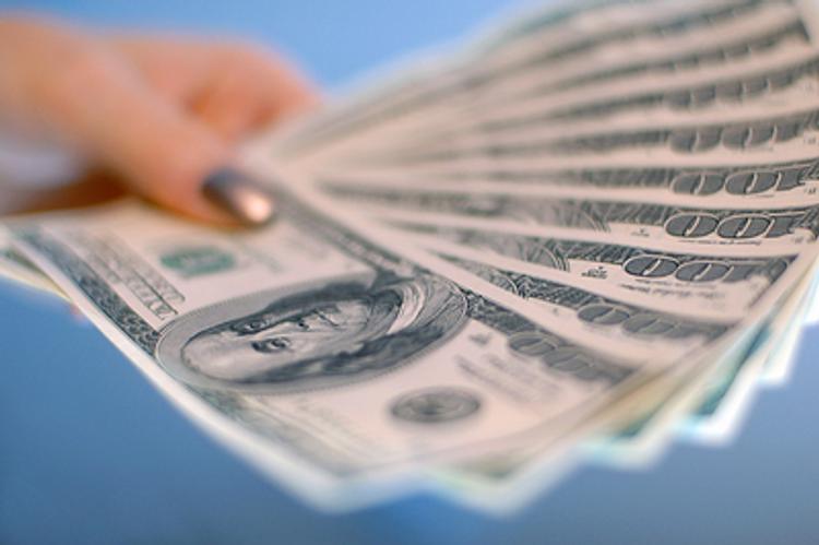 При вывозе из России более $100 тысяч физлиц обяжут подтверждать происхождение денег