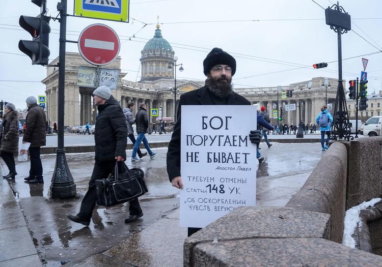 Христиане России требуют отменить уголовное преследование за «Оскорбление чувств верующих». Мусульмане инициативу не поддержали