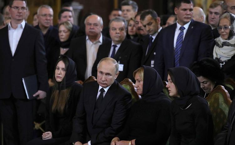 Владимир Путин и Сергей Собянин проводили в последний путь Юрия Лужкова