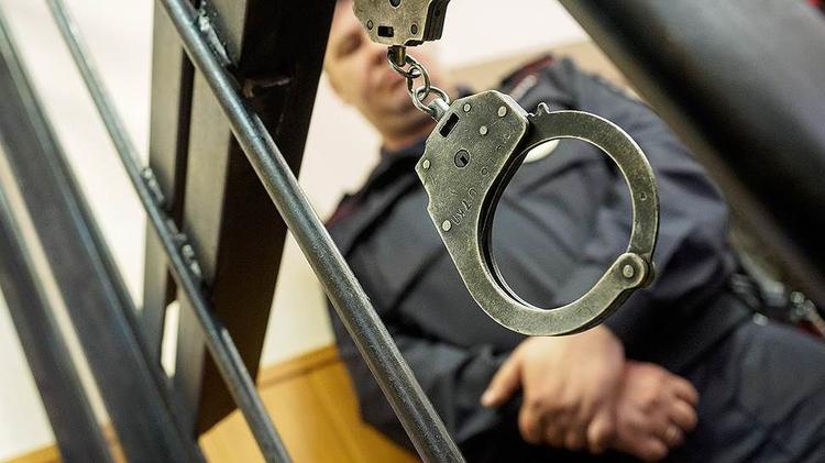 17-летняя студентка колледжа в Чебоксарах порезала ножом лицо и руки преподавательнице