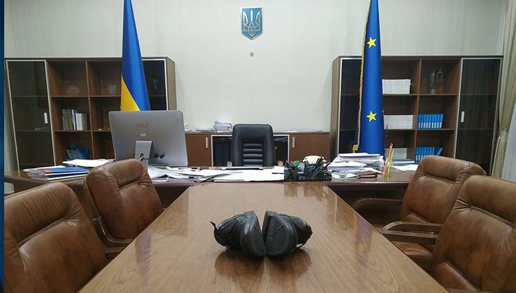 Глава украинского минюста пожаловался на маленькую зарплату и подал в отставку