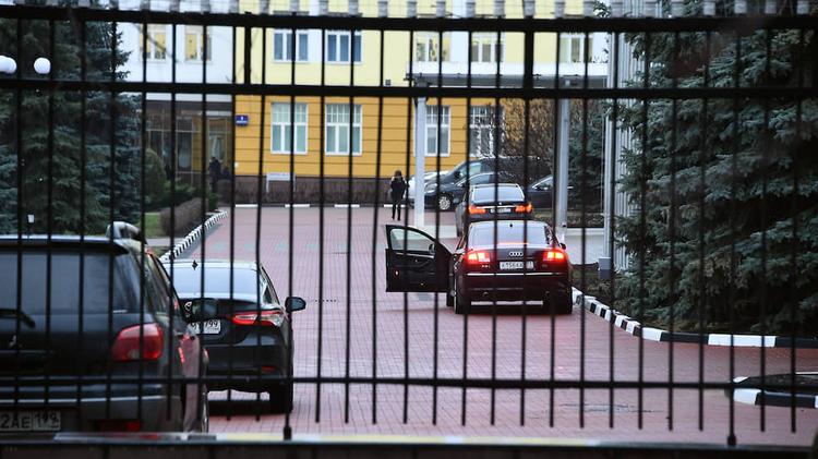 «Таможня дает добро», но и о себе не забывает. Золотые слитки и антиквариат генералов ФТС грозят громким делом о коррупции