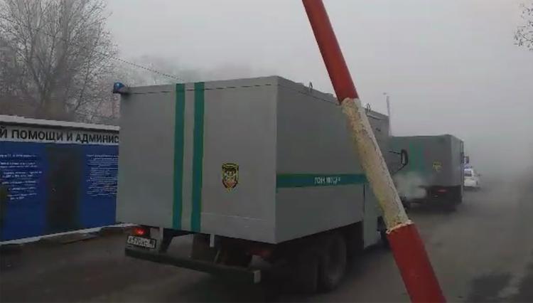Автозаки с украинскими пленными выехали на Украину