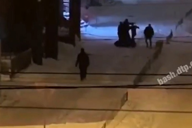 В Уфе в новогоднюю ночь произошла драка: семеро на одного