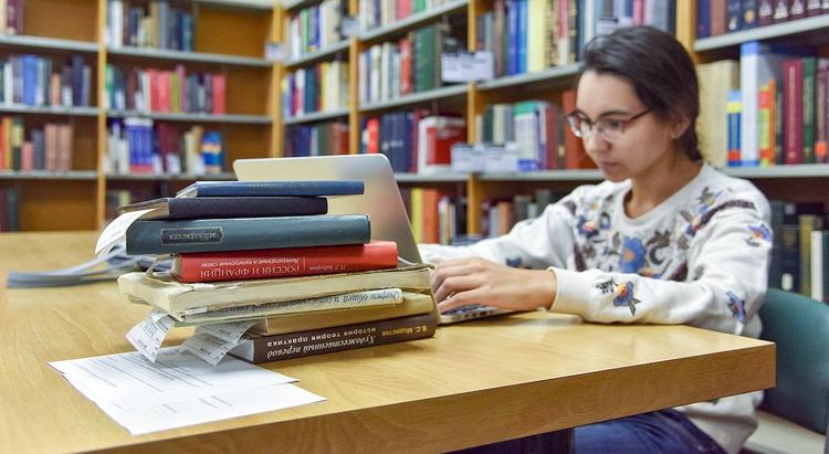 Около 4 млн книг выдали библиотеки по единому читательскому билету