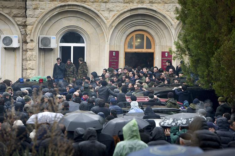Абхазия на грани госпереворота