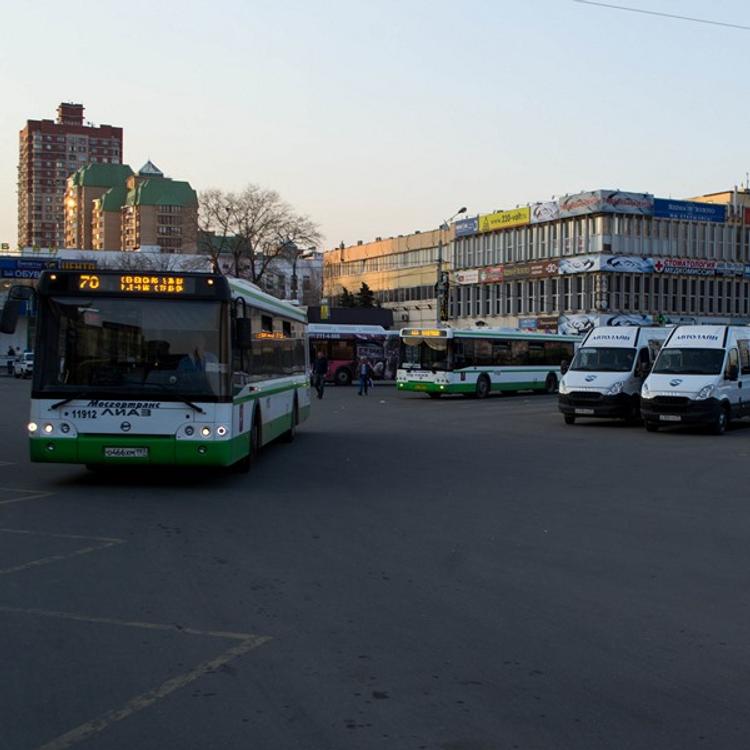 ДТП в Тюмени: маршрутка врезалась в столб, пострадали семь человек