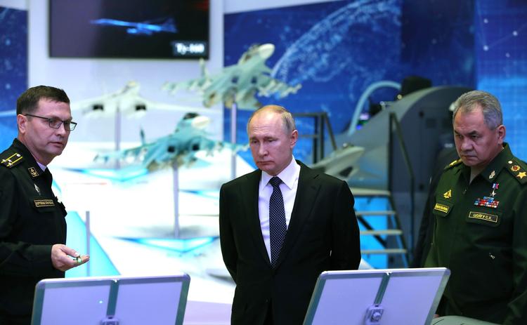 Путин планирует популяризацию Конституции среди школьников