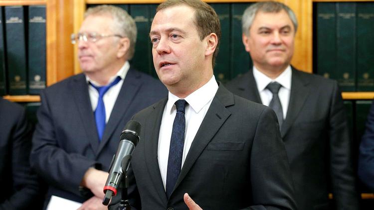 Перед отставкой Медведев выделил более 127 млрд рублей на строительство ледокола