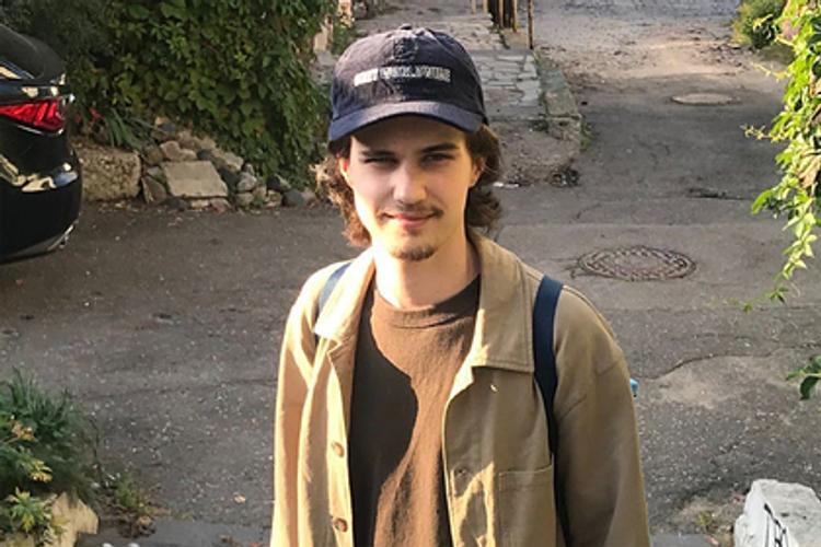 Стало известно, в какой стране находится стендап-комик Александр Долгополов