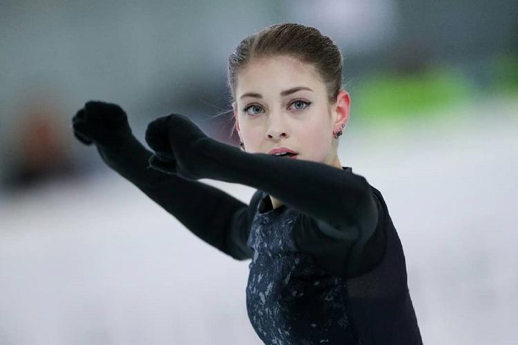 Косторная удивила тройным акселем и выиграла короткую программу на ЧЕ