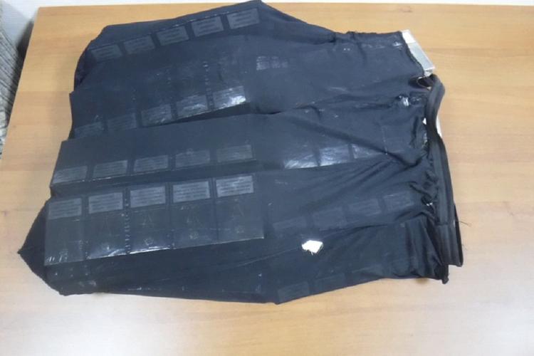 Жительница Абхазии спрятала под юбку 23 блока сигарет, чтобы пройти таможню