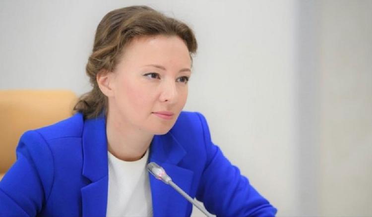 Кузнецова проконтролирует дальнейшую судьбу брошенных в Шереметьево мальчиков