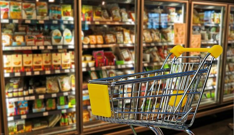 Дефицит продуктов возник в магазинах Владивостока из-за коронавируса в Китае